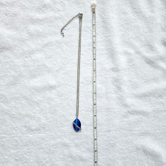 NECKLACE - Blue teardrop pendant with metal detailing - Picture 5 of 6
